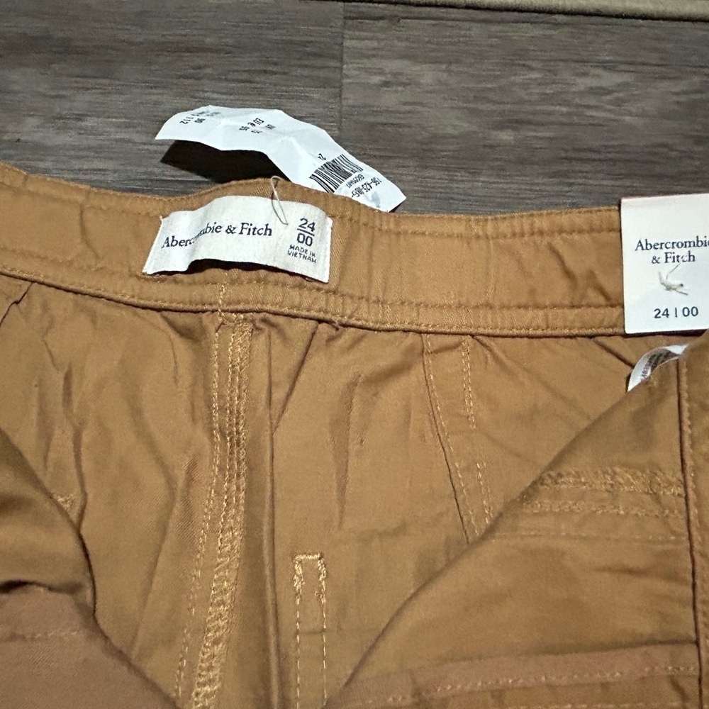 NWT Women’s Abercrombie & Fitch Brown Cargo Pants - Picture 4 of 8